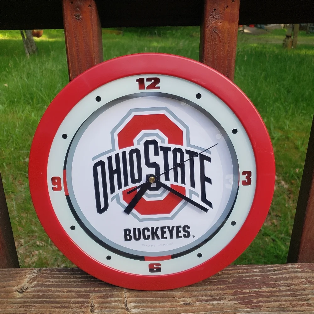OHIO STATE BUCKEYES Round Manual Wall Clock - 11.25" Diameter - Picture 3 of 11